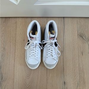 NIKE high top blazers size US 6.5 - color black and white
